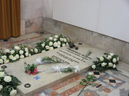 Гробница блаженного Франсишку в Фатимской базилике