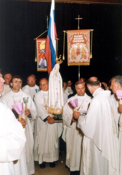 Российские епископы с фатимской статуей